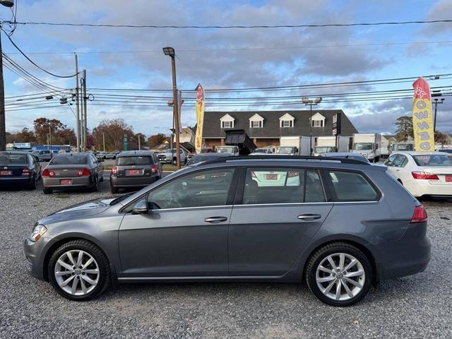 Photo of 2017 Platinum Gray Metallic Volkswagen Golf SportWagen