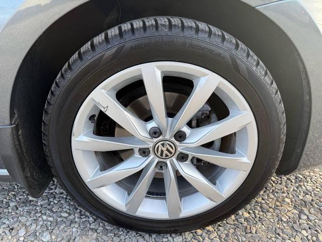 Photo of 2017 Platinum Gray Metallic Volkswagen Golf SportWagen