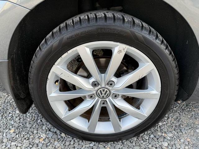 Photo of 2017 Platinum Gray Metallic Volkswagen Golf SportWagen