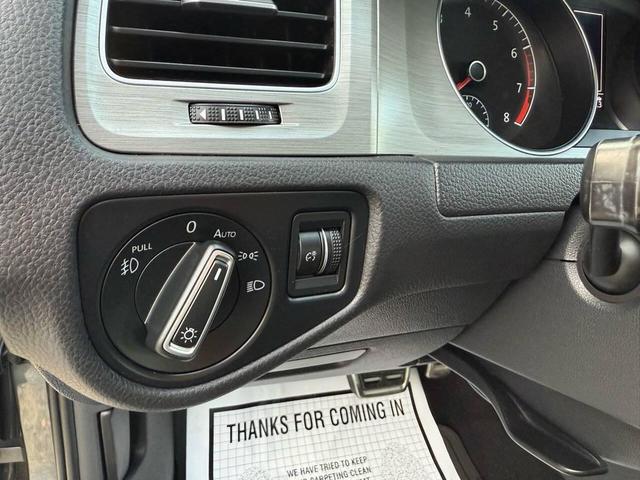 Photo of 2017 Platinum Gray Metallic Volkswagen Golf SportWagen