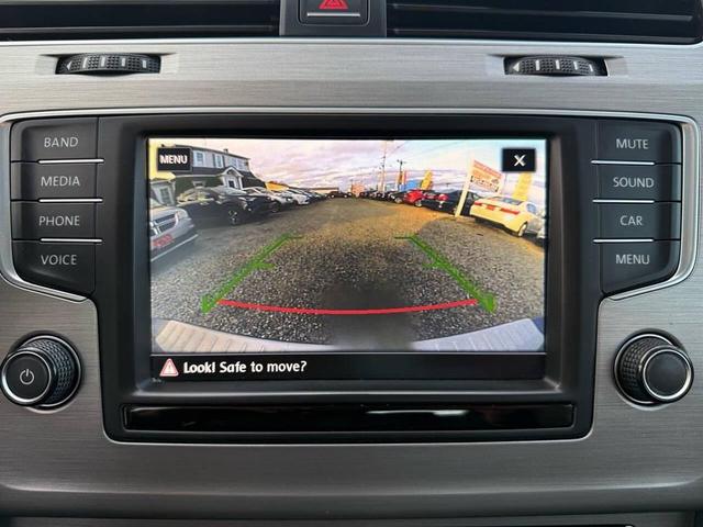Photo of 2017 Platinum Gray Metallic Volkswagen Golf SportWagen