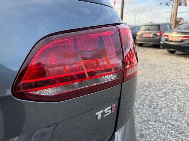 Photo of 2017 Platinum Gray Metallic Volkswagen Golf SportWagen