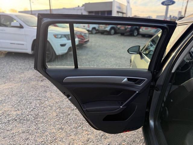 Photo of 2017 Platinum Gray Metallic Volkswagen Golf SportWagen
