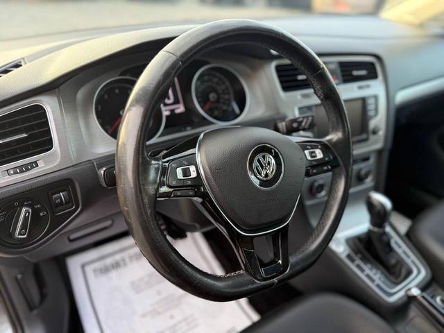 Photo of 2017 Platinum Gray Metallic Volkswagen Golf SportWagen