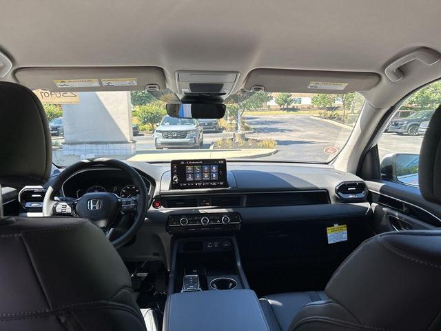 Photo of 2025 Platinum White Pearl Honda Pilot