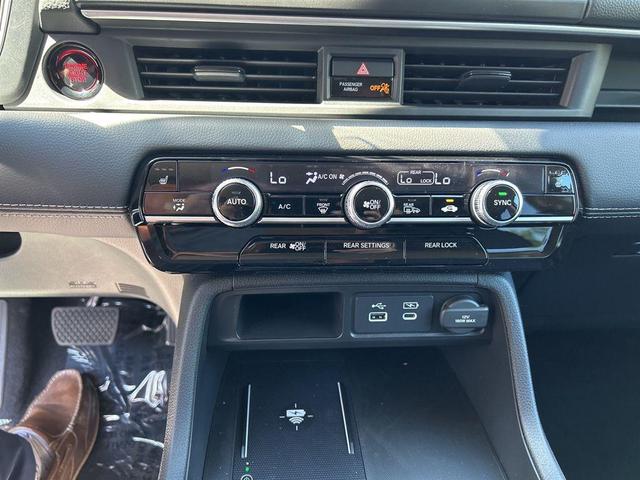Photo of 2025 Platinum White Pearl Honda Pilot