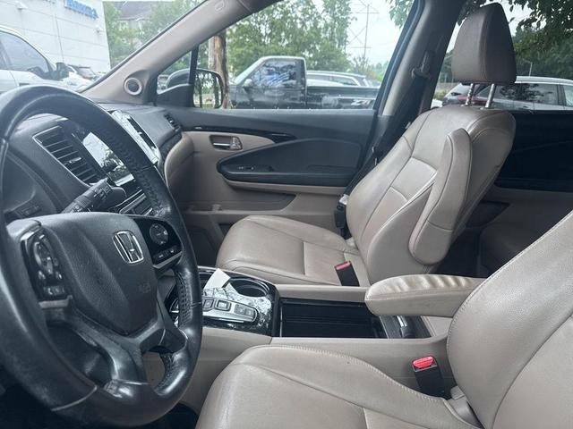 Photo of 2019 Deep Scarlet Pearl Honda Pilot