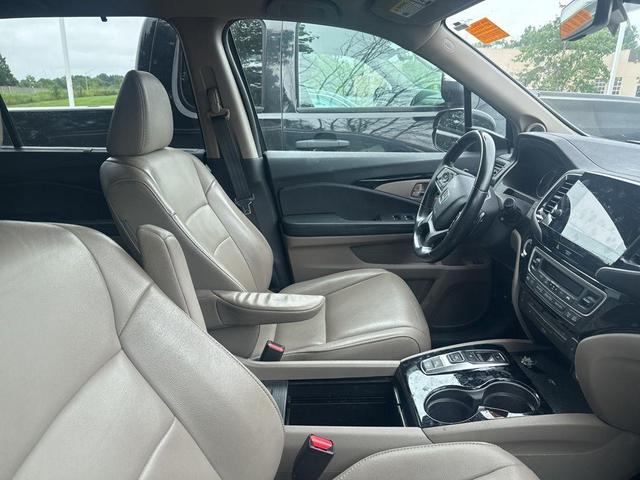 Photo of 2019 Deep Scarlet Pearl Honda Pilot