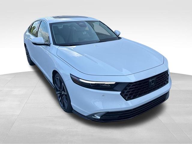 Photo of 2025 Platinum White Pearl Honda Accord Hybrid