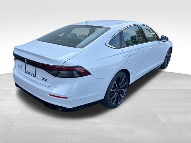 Photo of 2025 Platinum White Pearl Honda Accord Hybrid