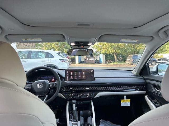 Photo of 2025 Platinum White Pearl Honda Accord Hybrid