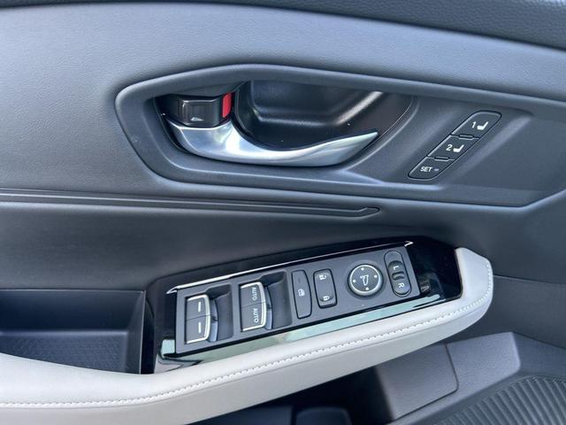 Photo of 2025 Platinum White Pearl Honda Accord Hybrid