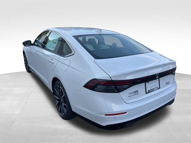 Photo of 2025 Platinum White Pearl Honda Accord Hybrid
