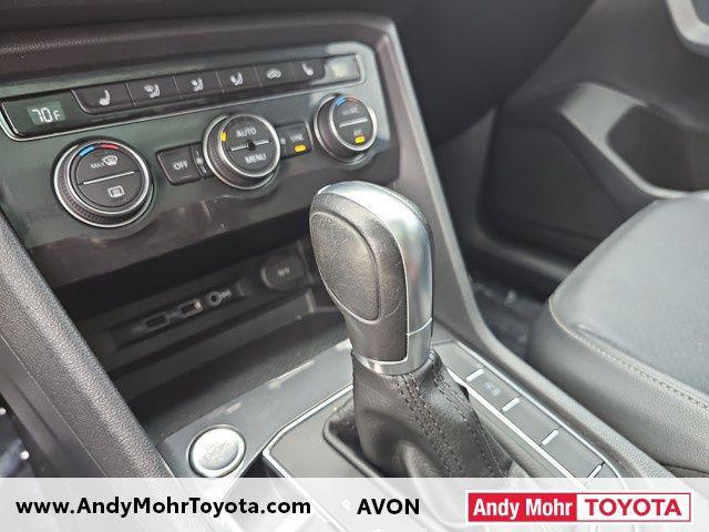 Photo of 2018 Silk Blue Metallic Volkswagen Tiguan