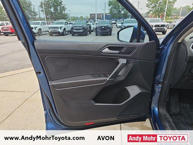 Photo of 2018 Silk Blue Metallic Volkswagen Tiguan