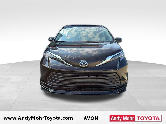 Photo of 2024 Midnight Black Metallic Toyota Sienna