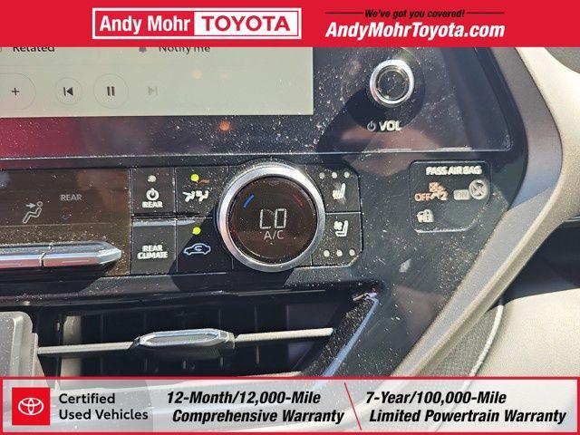 Photo of 2023 Wind Chill Pearl Toyota Highlander Hybrid
