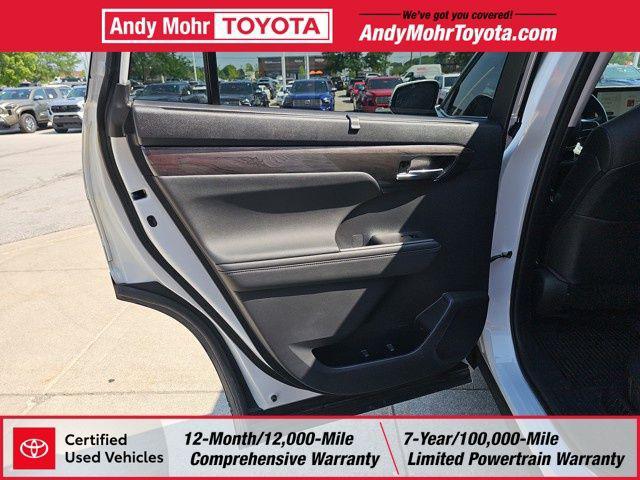 Photo of 2023 Wind Chill Pearl Toyota Highlander Hybrid