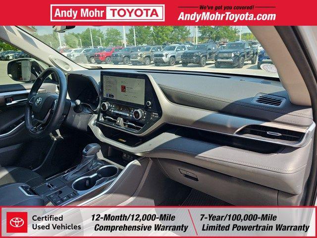Photo of 2023 Wind Chill Pearl Toyota Highlander Hybrid