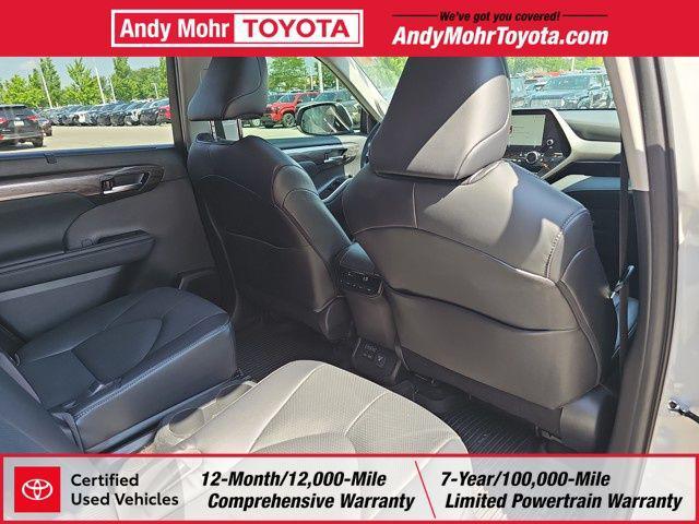 Photo of 2023 Wind Chill Pearl Toyota Highlander Hybrid