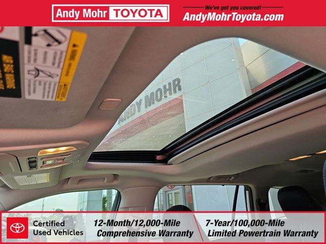 Photo of 2023 Wind Chill Pearl Toyota Highlander Hybrid