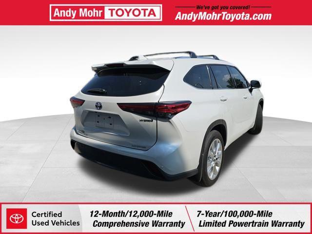Photo of 2023 Wind Chill Pearl Toyota Highlander Hybrid