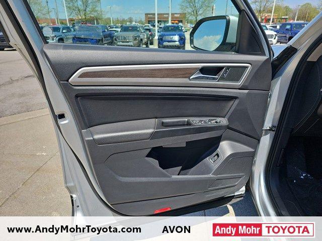 Photo of 2019 Reflex Silver Metallic Volkswagen Atlas