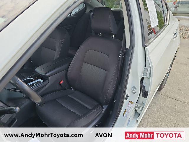Photo of 2024 Pearl White Tricoat Nissan Altima