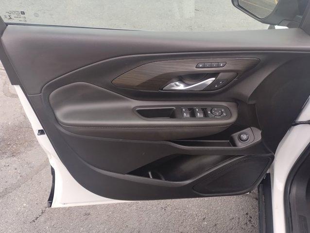 Photo of 2022 Summit White GMC Terrain