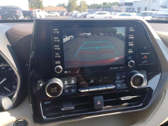 Photo of 2022 Red Toyota Highlander