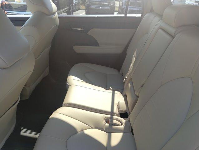 Photo of 2022 Red Toyota Highlander