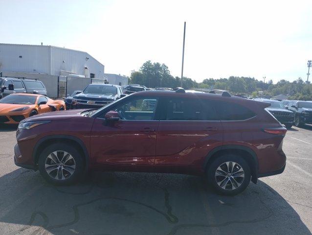 Photo of 2022 Red Toyota Highlander
