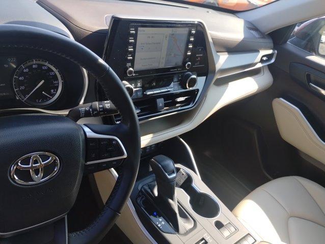 Photo of 2022 Red Toyota Highlander