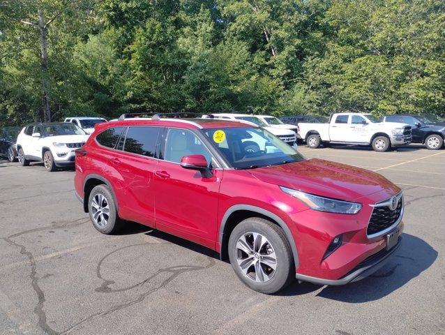Photo of 2022 Red Toyota Highlander