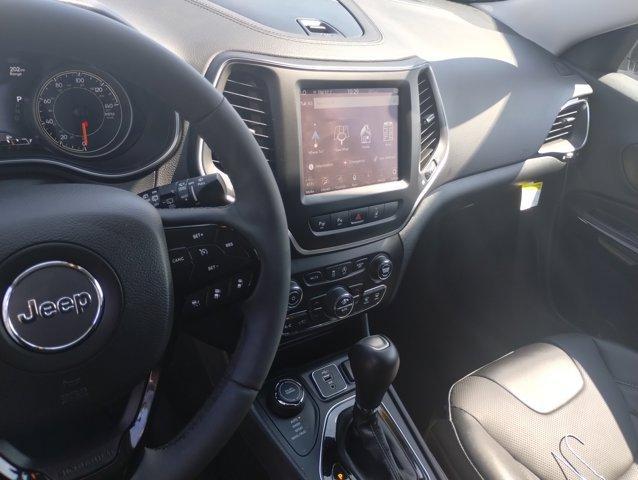 Photo of 2023 Bright White Clearcoat Jeep Cherokee
