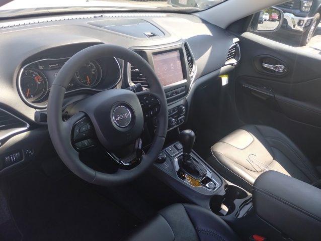 Photo of 2023 Bright White Clearcoat Jeep Cherokee
