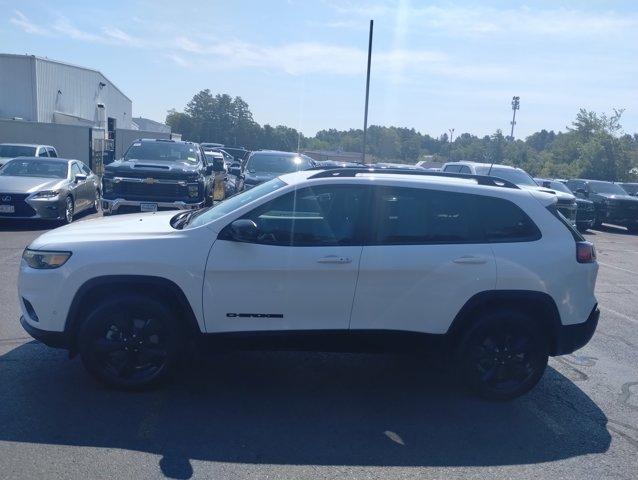 Photo of 2023 Bright White Clearcoat Jeep Cherokee