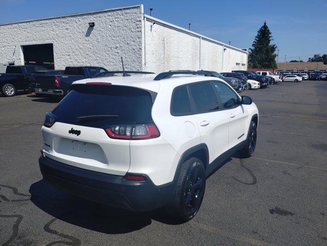 Photo of 2023 Bright White Clearcoat Jeep Cherokee