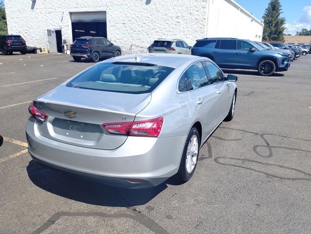 Photo of 2022 Silver Ice Metallic Chevrolet Malibu