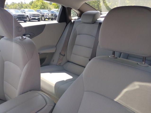 Photo of 2022 Silver Ice Metallic Chevrolet Malibu