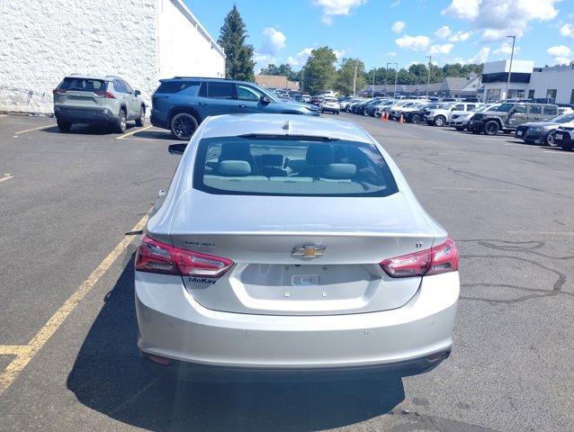 Photo of 2022 Silver Ice Metallic Chevrolet Malibu