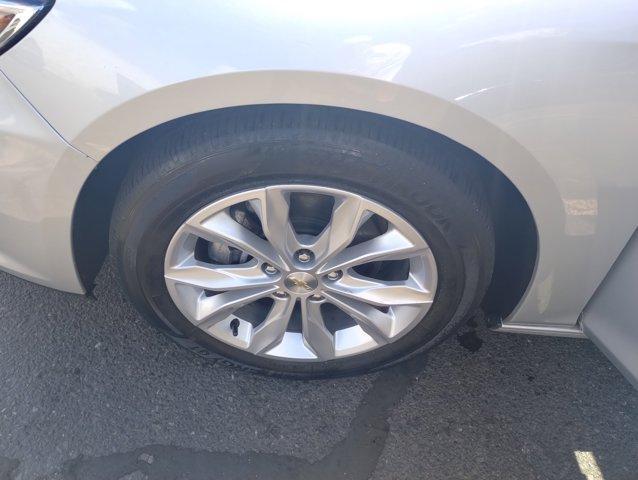 Photo of 2022 Silver Ice Metallic Chevrolet Malibu
