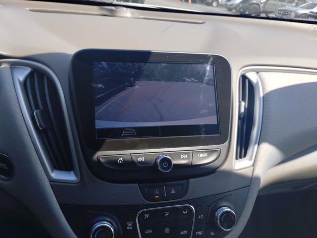 Photo of 2022 Silver Ice Metallic Chevrolet Malibu