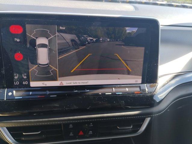 Photo of 2024 Opal White Pearl Effect Volkswagen Atlas Cross Sport