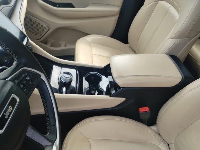Photo of 2022 Metallic Jeep Grand Cherokee L