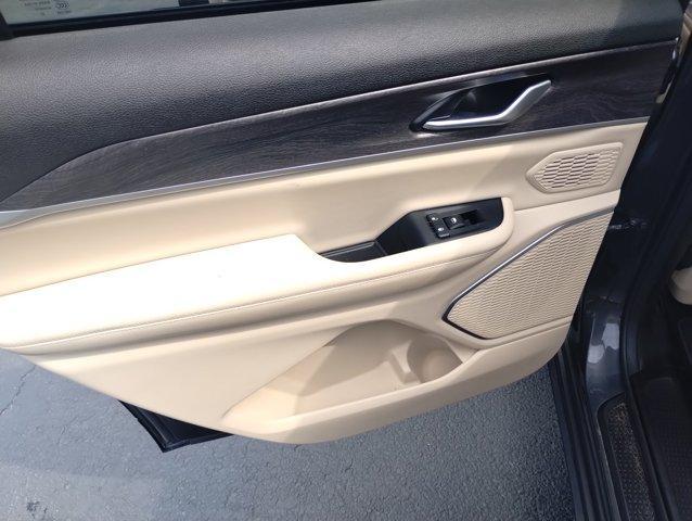 Photo of 2022 Metallic Jeep Grand Cherokee L