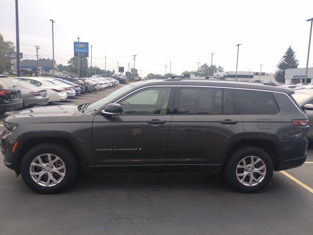 Photo of 2022 Metallic Jeep Grand Cherokee L