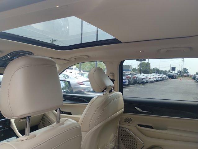 Photo of 2022 Metallic Jeep Grand Cherokee L