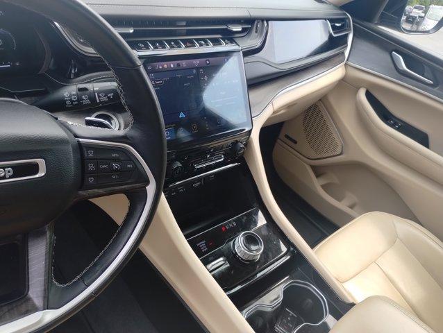 Photo of 2022 Metallic Jeep Grand Cherokee L