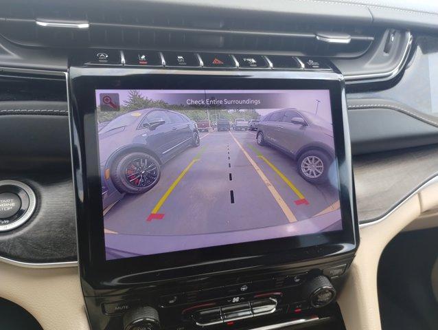 Photo of 2022 Metallic Jeep Grand Cherokee L